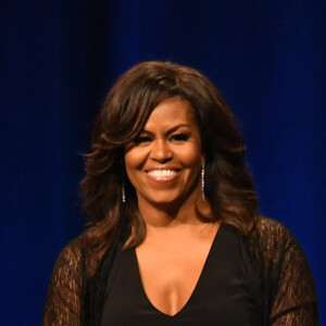 Michelle Obama fait la promotion de son livre 'Becoming' au BB&T Center à Sunrise en Floride, le 10 mai 2019.