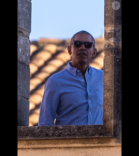 Exclusif - Barack Obama est allé visiter en famille, avec sa femme Michelle et ses filles Malia et Natasha, le Palais des Papes à Avignon le jour de la fête des pères, le 16 juin 2019.