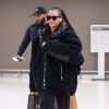 Exclusif - Rihanna, toute de noir vêtue et chaussée de baskets Nike Air Jordan 1 Union Los Angeles, arrive à l'aéroport JFK de New York, le 5 janvier 2020.