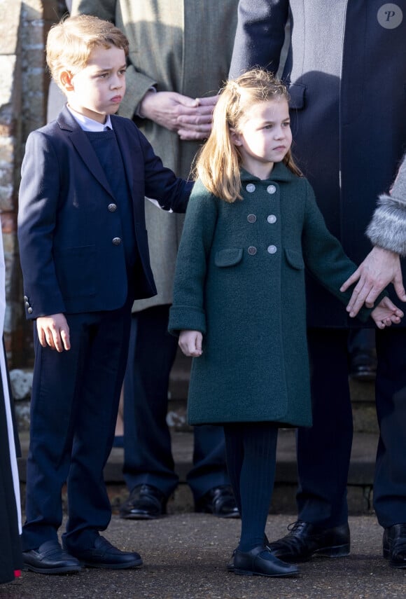 Le prince George de Cambridge et la princesse Charlotte de Cambridge lors de la messe de Noël en l'église Sainte-Marie-Madeleine à Sandringham au Royaume-Uni, le 25 décembre 2019.