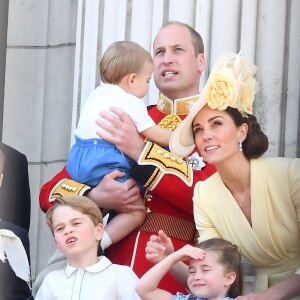 Le prince William, la duchesse Catherine de Cambridge et leurs enfants le prince George de Cambridge, la princesse Charlotte de Cambridge et le prince Louis de Cambridge au balcon du palais de Buckingham lors de la parade Trooping the Colour 2019, à Londres, le 8 juin 2019.