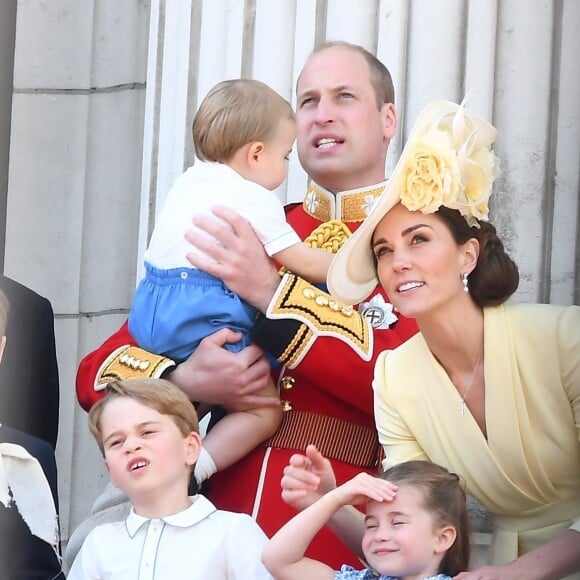 Le prince William, la duchesse Catherine de Cambridge et leurs enfants le prince George de Cambridge, la princesse Charlotte de Cambridge et le prince Louis de Cambridge au balcon du palais de Buckingham lors de la parade Trooping the Colour 2019, à Londres, le 8 juin 2019.