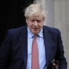Le Premier ministre britannique Boris Johnson quitte le 10 Downing Street, en pleine période de confinement à cause de l'épidémie de coronavirus (Covid-19). Le 25 mars 2020.