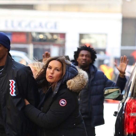 Snoop Dogg et Mariska Hargitay sur le tournage de la série télévisée Law and Order: Special Victims Unit dans les rues de New York, le 1er avril 2019