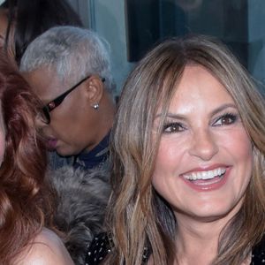Debra Messing, Mariska Hargitay lors du défilé Christian Siriano lors de la fashion week automne hiver 2019/2020 au Rockefeller Center à New York le 9 février 2019.
