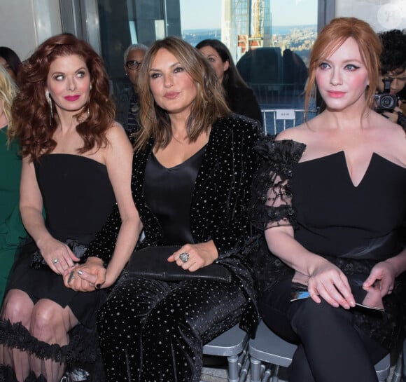 Debra Messing, Mariska Hargitay, Christina Hendricks lors du défilé Christian Siriano lors de la fashion week automne hiver 2019/2020 au Rockefeller Center à New York le 9 février 2019.