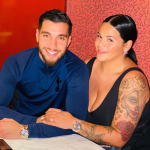 Sarah Fraisou et son petit ami Ahmed en sortie au restaurant - Instagram, 1er février 2020