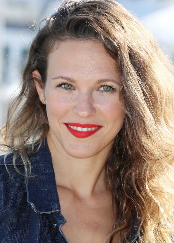 Lorie Pester (Laure) pour le feuilleton télévisé "Demain nous appartient" au photocall du quatrième jour du festival international du film de La Rochelle, France, le 15 septembre 2018. © Patrick Bernard/Bestimage