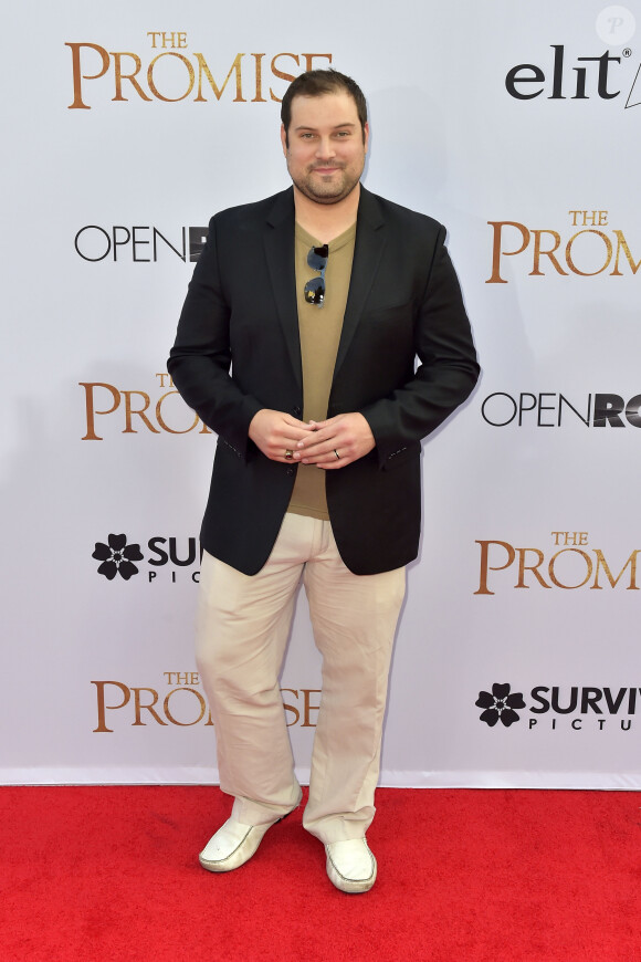 Max Adler lors de la première "The Promise" à Hollywood, le 12 avril 2017.