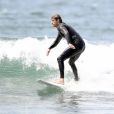 Exclusif - Joel Kinnaman, malgré le confinement, est de sortie pour une session surf à Los Angeles le 29 mars 2020.