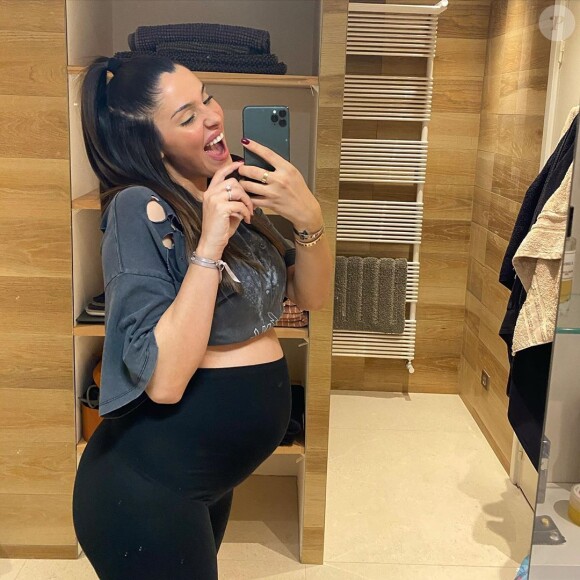 Coralie Porrovecchio enceinte, elle pose sur Instagram, le 6 mars 2020