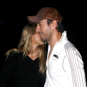 Exclusif- Enrique Iglesias et Anna Kourikova le 18 novembre 2009 à Miami.