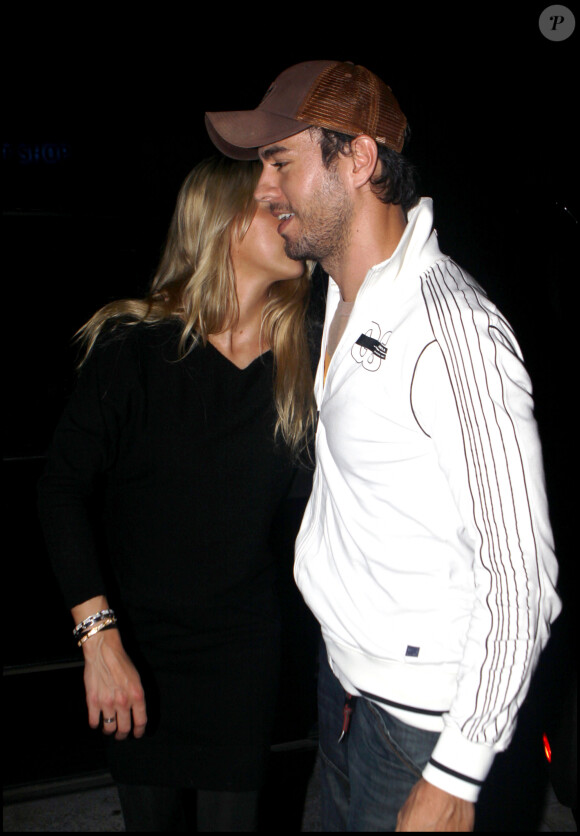 Exclusif- Enrique Iglesias et Anna Kourikova le 18 novembre 2009 à Miami.