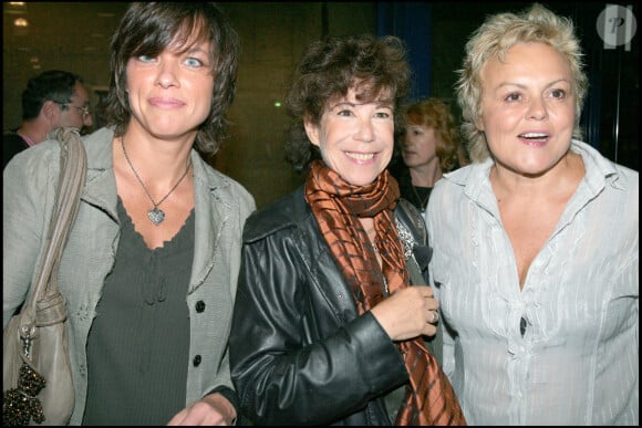 Véronique Colucci, Muriel Robin et Anne Le Nen - Patrick Bruel invite son public à partager "Des souvenirs devant" la scène de Paris Bercy. Le 25 mai 2007.