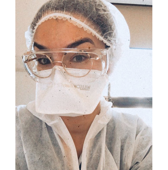 Marine Lorphelin, interne en médecine, travaille aux côtés de malades du Covid-19. Mars 2020.
