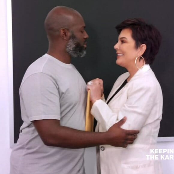 Kris Jenner et son compagnon Corey Gamble dans la saison 18 de l'émission "L'Incroyable famille Kardashian". Avril 2020.