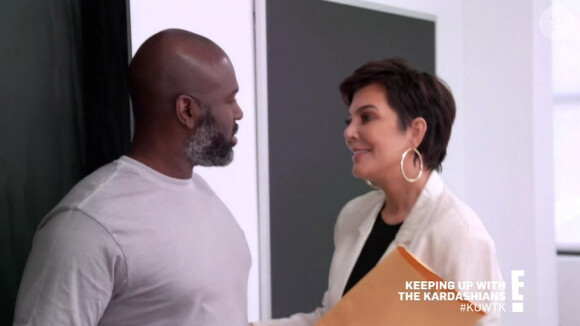 Kris Jenner et son compagnon Corey Gamble dans la saison 18 de l'émission "L'Incroyable famille Kardashian". Avril 2020.