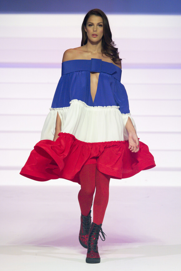Iris Mittenaere (Miss France 2016 et Miss Univers 2016) lors du dernier défilé de mode Haute-Couture printemps-été 2020 "Jean-Paul Gaultier" au théâtre du Châtelet à Paris, France, le 22 janvier 2020.