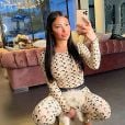 Maeva Ghennam pose avec son chien Hermès, sur Instagram, le 21 mars 2020