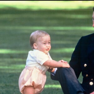 Lady Diana, le prince Charles et leur fils William en 1983.