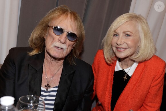 Exclusif - Michèle Torr et le chanteur Christophe se retrouvent en backstage lors du concert de Marcel Amont à l'occasion de son 90ème anniversaire à l'Alhambra à Paris le 2 avril 2019. © Cédric Perrin/Bestimage