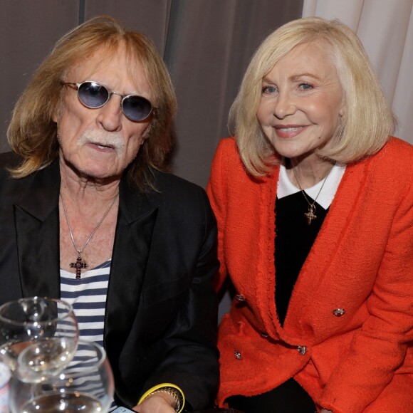 Exclusif - Michèle Torr et le chanteur Christophe se retrouvent en backstage lors du concert de Marcel Amont à l'occasion de son 90ème anniversaire à l'Alhambra à Paris le 2 avril 2019. © Cédric Perrin/Bestimage