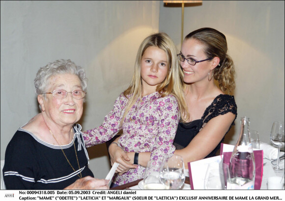 Laeticia Hallyday, sa soeur Margaux et Odette - Anniversaire de l'arrière grand-mère de Laeticia, en 2003
