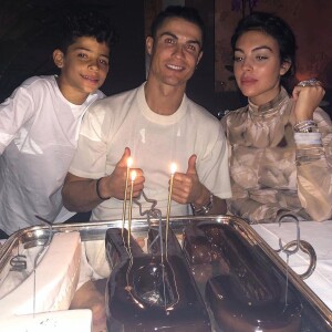 Cristiano Ronaldo a fêté ses 35 ans le 5 février 2020, entouré de sa compagne Georgina Rodriguez et de son fils aîné Cristiano Jr.