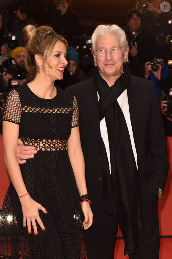 Richard Gere et sa compagne Alejandra Silva lors de la première du film "The Dinner" lors 67ème Festival du Film International de Berlin, la Berlinale, à Berlin, Allemagne, le 10 février 2017.