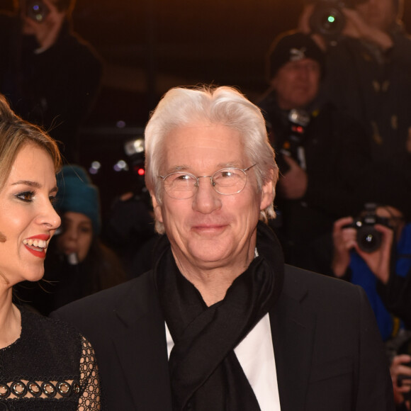 Richard Gere et sa compagne Alejandra Silva lors de la première du film "The Dinner" lors 67ème Festival du Film International de Berlin, la Berlinale, à Berlin, Allemagne, le 10 février 2017.