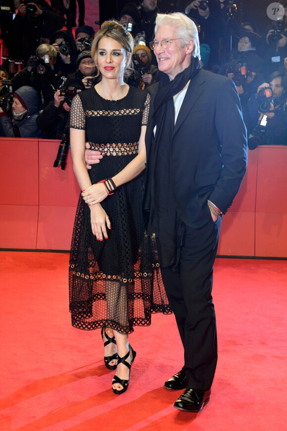 Richard Gere et sa compagne Alejandra Silva lors de la première du film "The Dinner" lors 67ème Festival du Film International de Berlin, la Berlinale, à Berlin, Allemagne, le 10 février 2017.