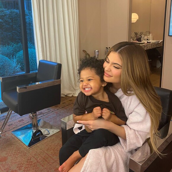 Kylie Jenner avec sa fille Stormi pendant le confinement. Avril 2020.