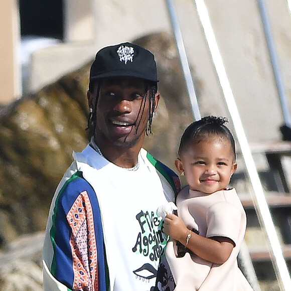 Travis Scott et sa fille Stormi Webster au Cap d'Antibes le 14 août 2019.