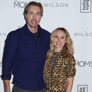 Kristen Bell (porte une combinaison imprimé léopard) et son mari Dax Shepard au lancement de Hello Bello organisé par The MOMS à New York City, New York, Etats-Unis, le 25 février 2019.