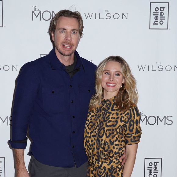 Kristen Bell (porte une combinaison imprimé léopard) et son mari Dax Shepard au lancement de Hello Bello organisé par The MOMS à New York City, New York, Etats-Unis, le 25 février 2019.