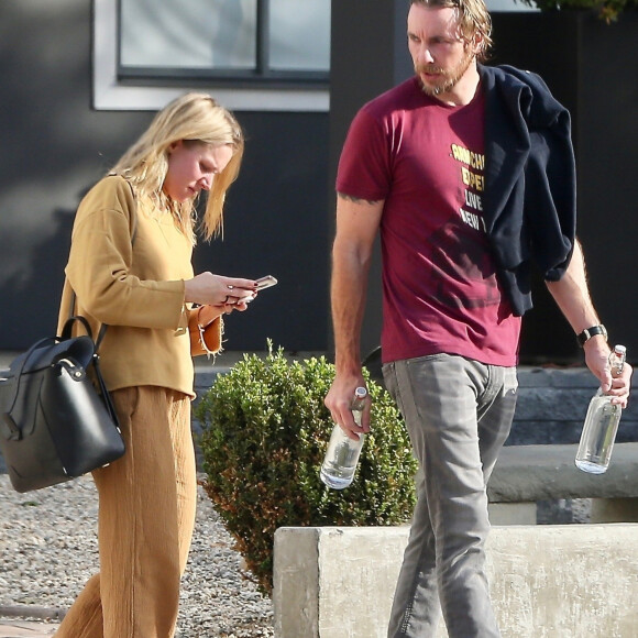 Exclusif - Kristen Bell et son mari Dax Shepard ont passé l'après-midi dans un spa à Los Angeles, le 30 décembre 2018.