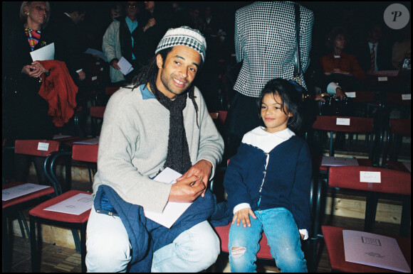 Archives - Yannick Noah et sa fille Yelena lors d'un défilé de mode à Paris. Le 15 mars 1995.
