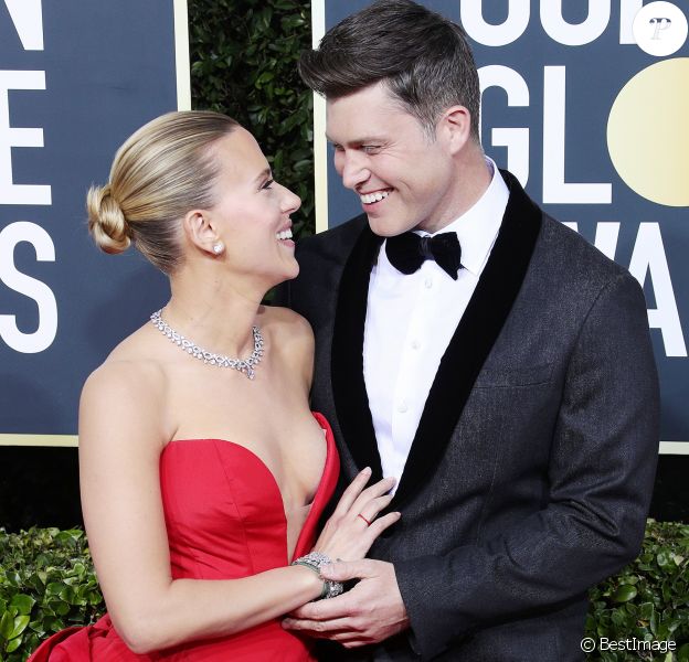 Scarlett Johansson et son fiancé Colin Jost - Photocall de la 77ème cérémonie annuelle des Golden Globe Awards au Beverly Hilton Hotel à Los Angeles, le 5 janvier 2020.