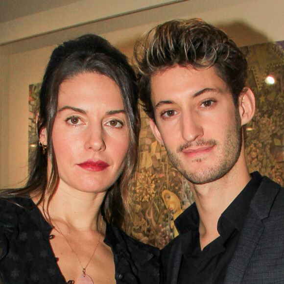 Pierre Niney et sa compagne Natasha Andrews lors du vernissage de l'exposition consacrée à l'oeuvre et l'imaginaire de Christian Louboutin "l'Exhibitionniste' (L'Exibition[niste]) au Palais de la Porte Dorée, à Paris, France, le 24 février 2020. © Philippe Baldini/Bestimage