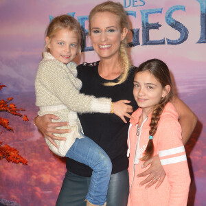 Elodie Gossuin et ses filles Rose et Joséphine Lacherie - Projection exceptionelle de "La Reine des Neiges 2 " au Grand Rex à Paris le 13 novembre 2019. © Veeren Ramsamy/Bestimage