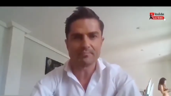Alfonso Merlos infidèle : une femme dénudée surgit en plein live du journaliste