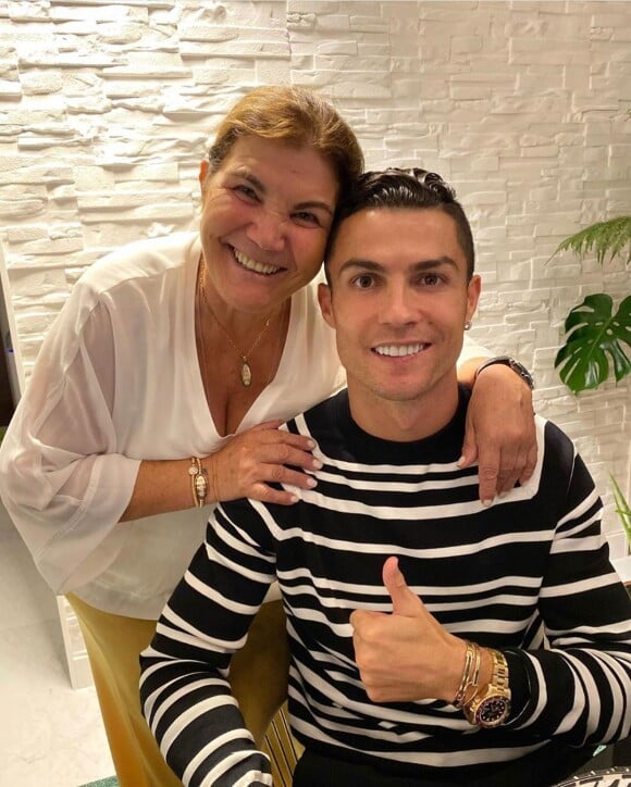Cristiano Ronaldo et sa maman Dolores, sur Instagram, le 3 mai 2020.