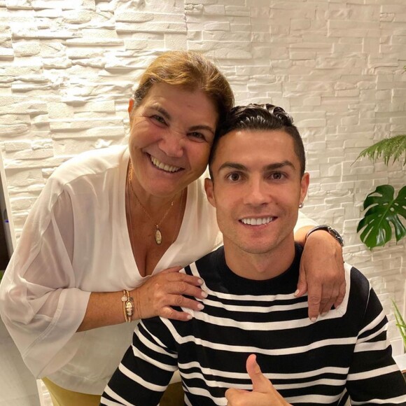 Cristiano Ronaldo et sa maman Dolores, sur Instagram, le 3 mai 2020.