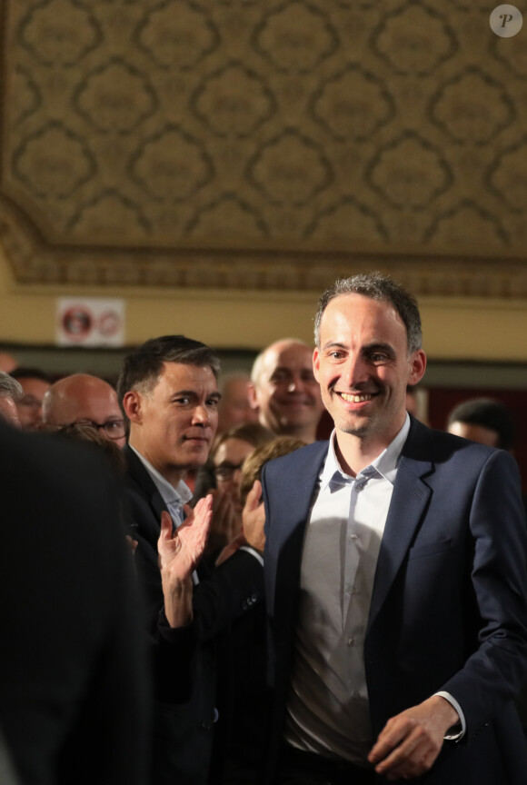 Raphaël Glucksmann lors d&x2019;un meeting dans le cadre de la campagne pour les élections européennes à Bordeaux le 2 mai 2019. Olivier Faure, premier secrétaire du parti socialiste participe lui aussi à ce meeting. © Patrick Bernard / Bestimage