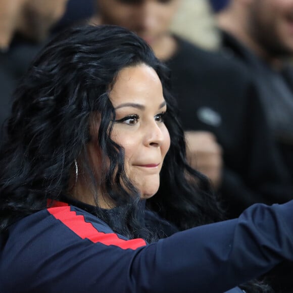 Sarah Fraisou (Les vacances des Anges 3) dans les tribunes du parc des princes lors du match de football de ligue 1 opposant le Paris Saint-Germain (PSG) à l'Olympique Lyonnais (OL) à Paris, France, le 7 octobre 2018.