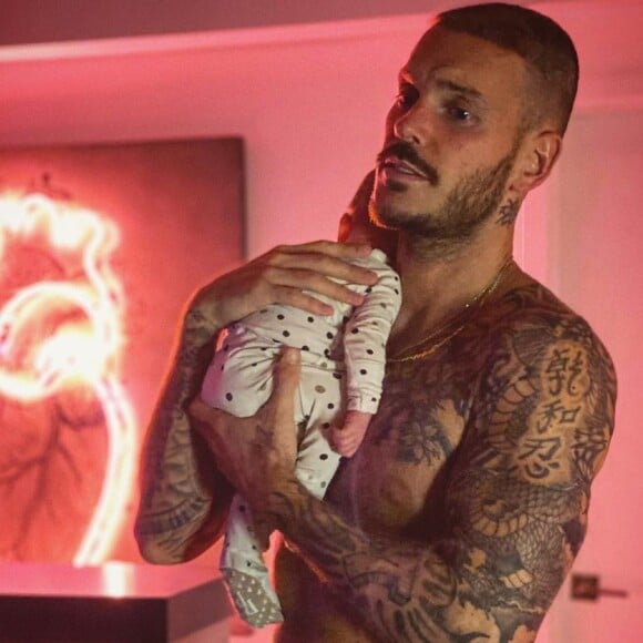 M. Pokora avec son fils Isaiah dans les bras le 12 février 2020.