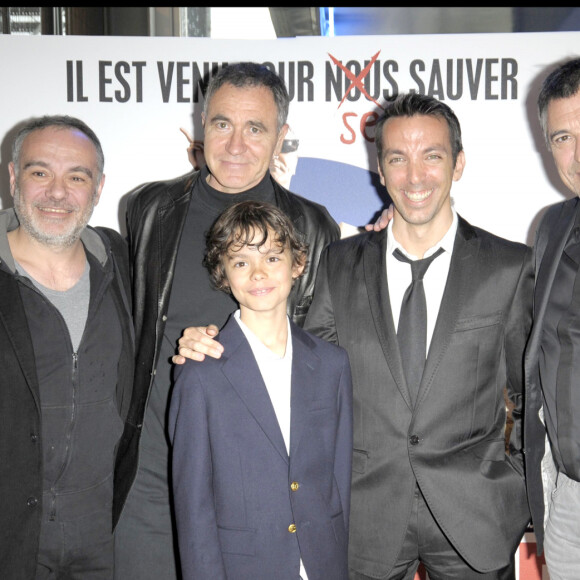 David Strajmayster, Jean-Marie Bigard et l'équipe du film "Le missionnaire". Paris. Le 28 avril 2009.