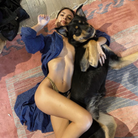 Emily Ratajkowski : Ses photos sexy sur Instagram ? "Une question de survie"