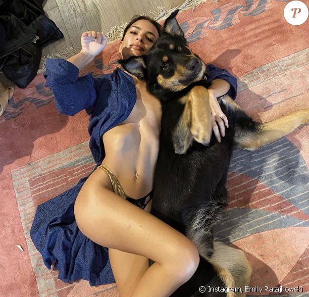 Emily Ratajkowski. Avril 2020.