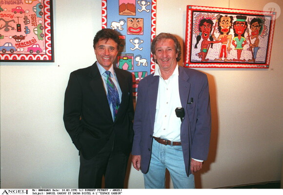 Daniel Cauchy et Sacha Distel en mars 1995 à Paris, lors d'une exposition à l'Espace Cardin.